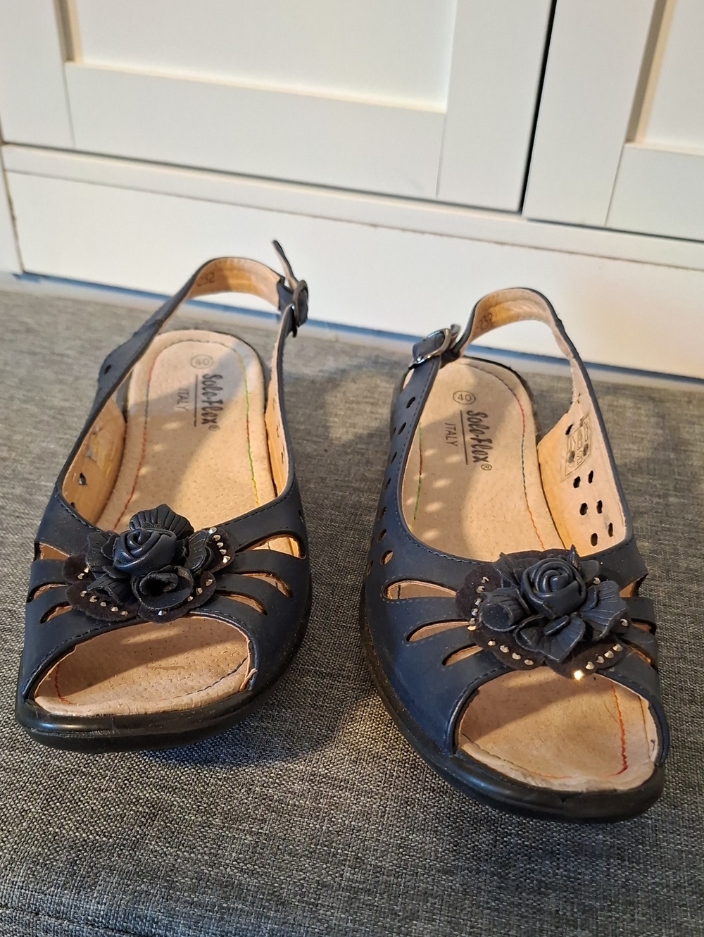 Women’s Black Floral Slingback Sandals with Decorative Rosette